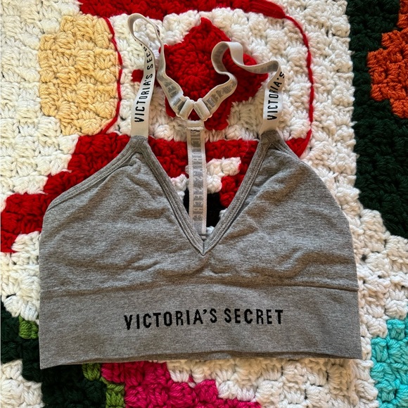 Victoria’s Secret XS Plunge V neck sports bra in grey - Picture 1 of 2